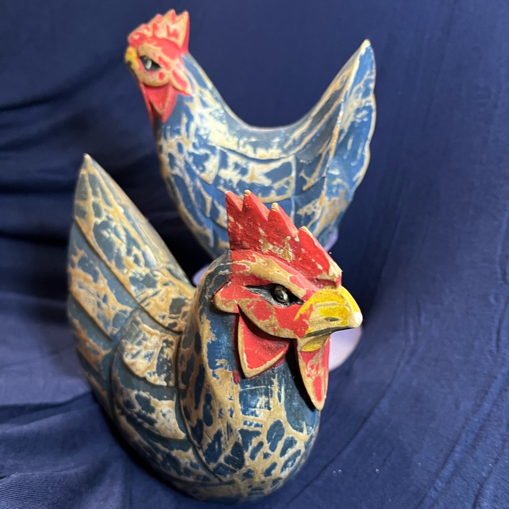 Pair of Vintage Hand Carved and Hand Painted Folk Art Roosters - Picture 3 of 16